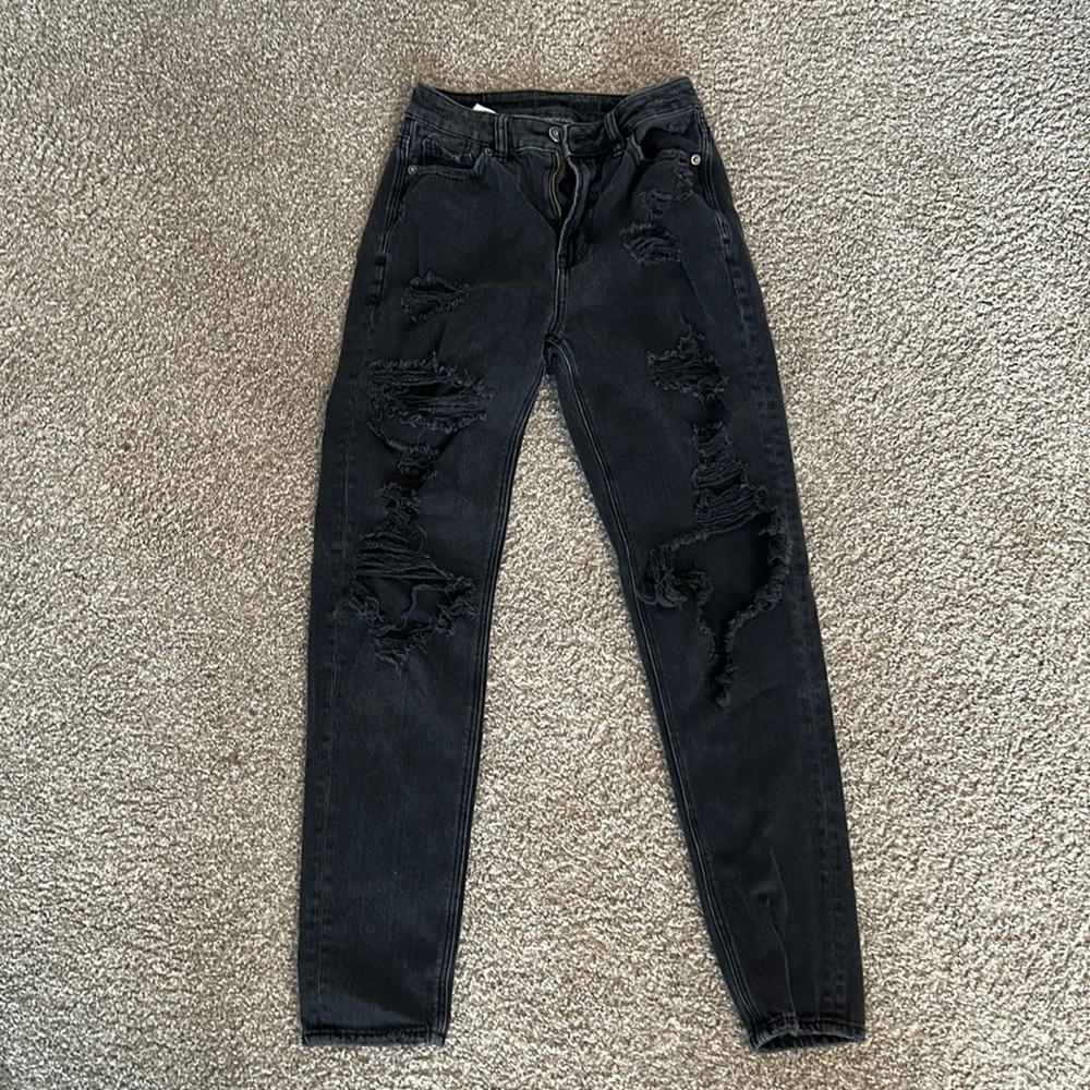 american eagle ripped black mom jeans!